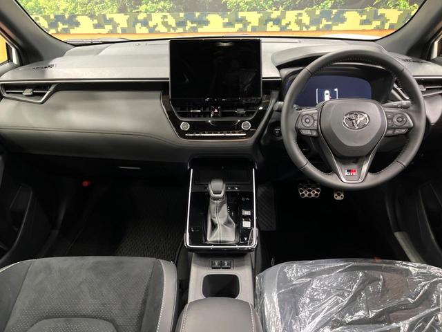 カローラクロス GRスポーツ 登録済未使用車 ガラスルーフ トヨタチームメイト 10型ナビ 全周囲カメラ セーフティセンス レーダークルーズ パワーバックドア フルセグ Bluetooth再生 シートヒーター LEDヘッド ETC(2枚目)