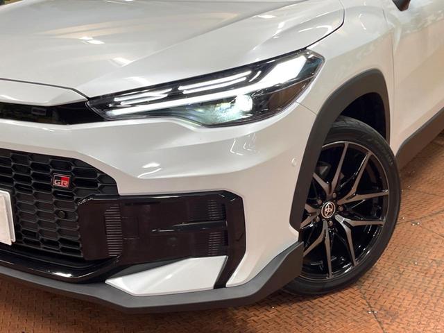 カローラクロス GRスポーツ 登録済未使用車 ガラスルーフ トヨタチームメイト 10型ナビ 全周囲カメラ セーフティセンス レーダークルーズ パワーバックドア フルセグ Bluetooth再生 シートヒーター LEDヘッド ETC(13枚目)