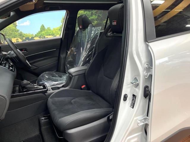 カローラクロス GRスポーツ 登録済未使用車 ガラスルーフ トヨタチームメイト 10型ナビ 全周囲カメラ セーフティセンス レーダークルーズ パワーバックドア フルセグ Bluetooth再生 シートヒーター LEDヘッド ETC(23枚目)