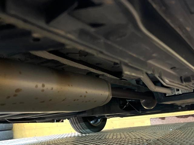 ヴォクシー ハイブリッドS-Z モデリスタエアロ 後席モニター 10型ナビ 快適利便パッケージ 両側電動ドア 禁煙車 100V電源 電動リアドア デジタルインナーミラー シートヒータ― ハンドルヒーター 純正17インチアルミ ETC(29枚目)