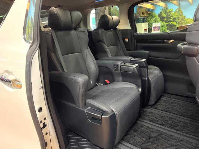 アルファード 2.5S Cパッケージ サンルーフ TRDフルエアロ 両側電動ドア 後席モニター レーダークルーズ バックカメラ 衝突被害軽減システム 禁煙車 電動リアゲート レザー調シート 前席シートエアコン ドラレコ コーナーセンサー(9枚目)