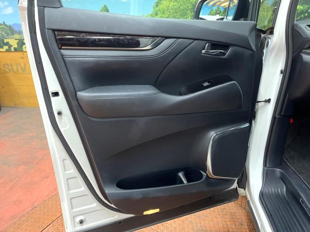 アルファード 2.5S Cパッケージ サンルーフ TRDフルエアロ 両側電動ドア 後席モニター レーダークルーズ バックカメラ 衝突被害軽減システム 禁煙車 電動リアゲート レザー調シート 前席シートエアコン ドラレコ コーナーセンサー(23枚目)