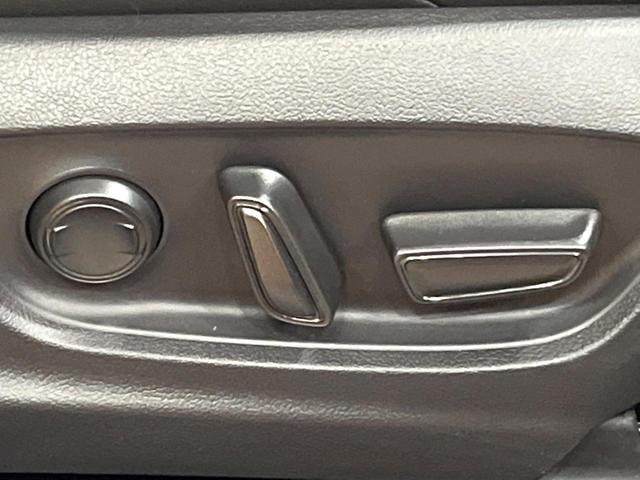 カローラクロス ハイブリッド Z ガラスルーフ トヨタチームメイト ブラインドスポットモニター 10型ナビ 全周囲カメラ レーダークルーズ ハンズフリーパワーバックドア 100V電源 シートベンチレーション 純正18インチアルミ(33枚目)