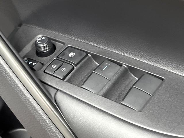 カローラクロス ハイブリッド Z ガラスルーフ トヨタチームメイト ブラインドスポットモニター 10型ナビ 全周囲カメラ レーダークルーズ ハンズフリーパワーバックドア 100V電源 シートベンチレーション 純正18インチアルミ(55枚目)
