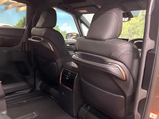 アルファード Z 左右独立ムーンルーフ 後席モニター 14型ナビ 全周囲カメラ 禁煙車 デジタルインナーミラー ユニバーサルステップ シートベンチレーション 両側電動ドア パワーバックドア 純正18インチアルミ(33枚目)