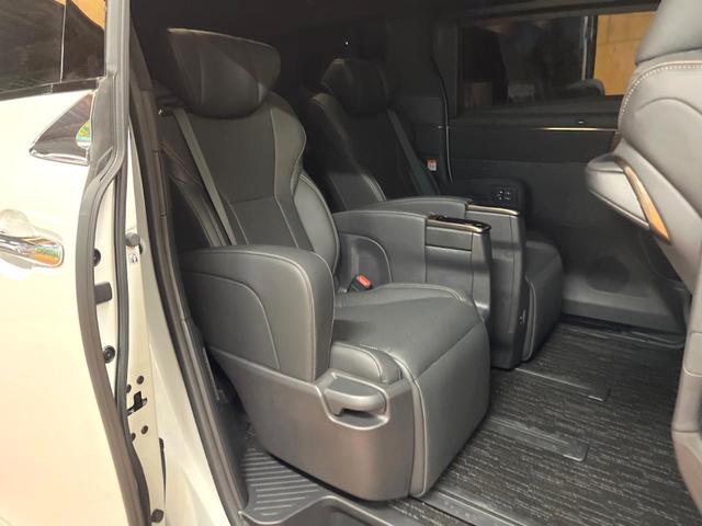 アルファード Z モデリスタエアロ 左右独立ムーンルーフ 後席モニター トヨタチームメイト 14型ナビ 全周囲カメラ ユニバーサルステップ デジタルインナーミラー 両側電動ドア 禁煙車 電動リアドア シートエアコン(11枚目)