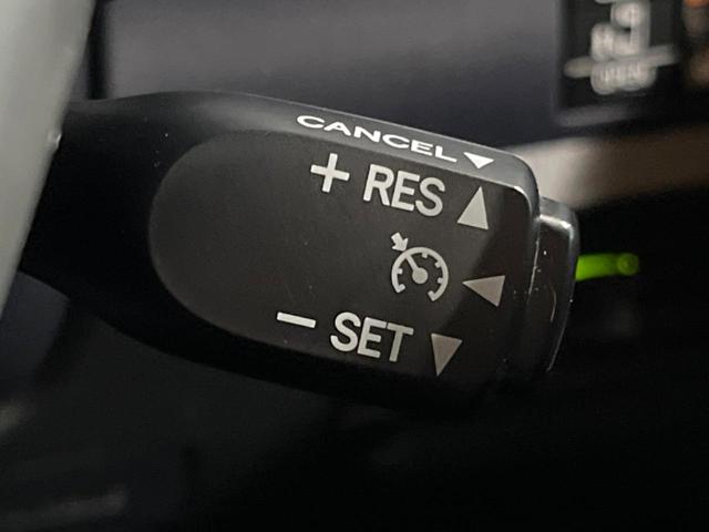 ヴォクシー ハイブリッドV 後席モニター 8型ナビ 両側パワスラ 7人乗り 禁煙車 シートヒーター クルコン LEDヘッド 純正15アルミ リアオートエアコン オートライト コーナーセンサー バックカメラ ETC フルセグTV(8枚目)