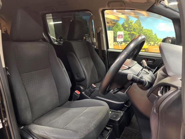 ヴォクシー ハイブリッドV 後席モニター 8型ナビ 両側パワスラ 7人乗り 禁煙車 シートヒーター クルコン LEDヘッド 純正15アルミ リアオートエアコン オートライト コーナーセンサー バックカメラ ETC フルセグTV(9枚目)