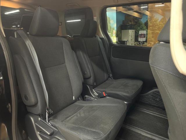 ヴォクシー ハイブリッドV 後席モニター 8型ナビ 両側パワスラ 7人乗り 禁煙車 シートヒーター クルコン LEDヘッド 純正15アルミ リアオートエアコン オートライト コーナーセンサー バックカメラ ETC フルセグTV(10枚目)