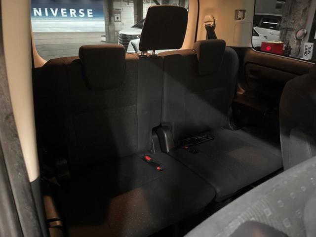 ヴォクシー ハイブリッドV 後席モニター 8型ナビ 両側パワスラ 7人乗り 禁煙車 シートヒーター クルコン LEDヘッド 純正15アルミ リアオートエアコン オートライト コーナーセンサー バックカメラ ETC フルセグTV(11枚目)