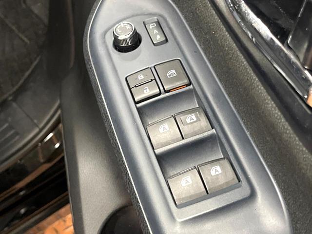 ヴォクシー ハイブリッドV 後席モニター 8型ナビ 両側パワスラ 7人乗り 禁煙車 シートヒーター クルコン LEDヘッド 純正15アルミ リアオートエアコン オートライト コーナーセンサー バックカメラ ETC フルセグTV(36枚目)