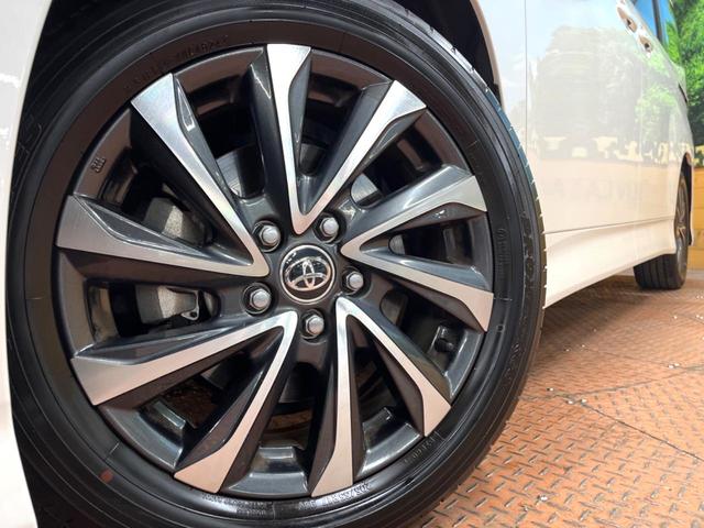 ヴォクシー S-Z 禁煙車 10型ナビ 3眼LEDヘッド 両側電動ドア バックカメラ 衝突軽減システム レーダークルーズ シートヒーター ハーフレザーシート コーナーセンサー LEDヘッド ETC 純正17インチアルミ(13枚目)