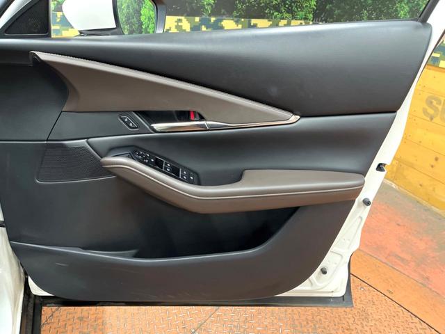 CX-30 20S Lパッケージ 全周囲カメラ 禁煙車 レーダークルーズ 電動リアゲート シートヒーター レザーシート パワーシート ハンドルヒーター コーナーセンサー LEDヘッド ETC 純正18インチアルミ オートハイビーム(44枚目)