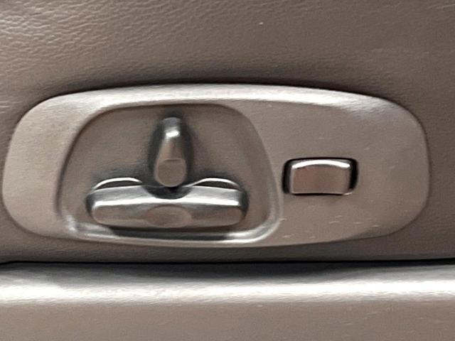 パジェロ ショート VR-II サンルーフ SDナビ バックカメラ クルーズコントロール パワーシート シートヒーター 禁煙車 HIDヘッド ETC 純正18インチアルミ Bluetooth再生 オートマティックハイビーム(7枚目)