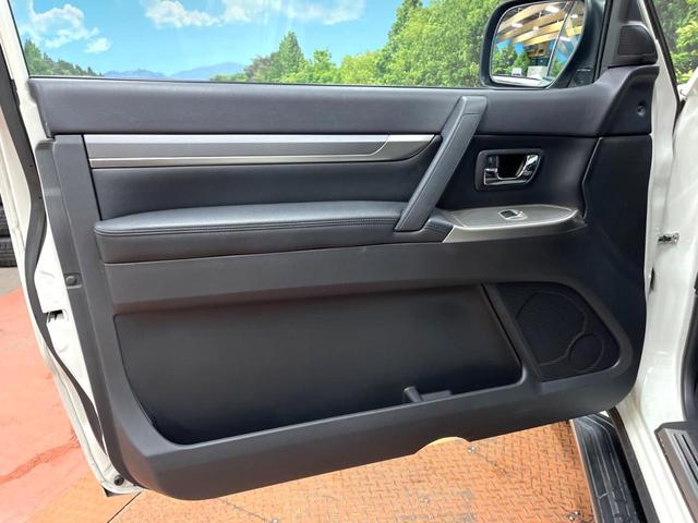 パジェロ ショート VR-II サンルーフ SDナビ バックカメラ クルーズコントロール パワーシート シートヒーター 禁煙車 HIDヘッド ETC 純正18インチアルミ Bluetooth再生 オートマティックハイビーム(22枚目)