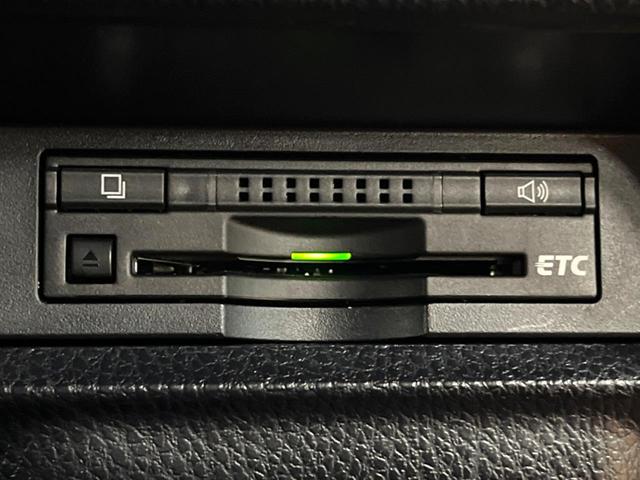 ヴォクシー ＺＳ　煌　フリップダウンモニター　９型ナビ　バックカメラ　両側電動ドア　ＬＥＤヘッド　禁煙車　フルセグＴＶ　Ｂｌｕｅｔｏｏｔｈ再生　ＥＴＣ　純正１６インチＡＷ　デュアルオートエアコン　オートライト　スマートキー（7枚目）