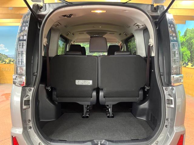 ヴォクシー ＺＳ　煌　フリップダウンモニター　９型ナビ　バックカメラ　両側電動ドア　ＬＥＤヘッド　禁煙車　フルセグＴＶ　Ｂｌｕｅｔｏｏｔｈ再生　ＥＴＣ　純正１６インチＡＷ　デュアルオートエアコン　オートライト　スマートキー（11枚目）