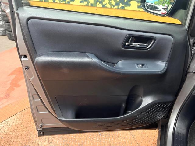 ヴォクシー ＺＳ　煌　フリップダウンモニター　９型ナビ　バックカメラ　両側電動ドア　ＬＥＤヘッド　禁煙車　フルセグＴＶ　Ｂｌｕｅｔｏｏｔｈ再生　ＥＴＣ　純正１６インチＡＷ　デュアルオートエアコン　オートライト　スマートキー（44枚目）