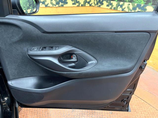 ヤリスクロス Ｘ　禁煙車　純正ナビ　バックカメラ　セーフティセンス　レーダークルーズ　Ｂｌｕｅｔｏｏｔｈ　ＥＴＣ　クリアランスソナー　ステアリングスイッチ　オートブレーキホールド　オートマチックハイビーム（34枚目）
