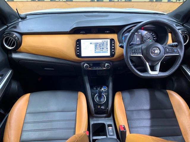 キックス Ｘ　ツートーンインテリアエディション　禁煙車　９型ナビ　全周囲カメラ　デジタルインナーミラー　プロパイロット　シートヒーター　衝突軽減システム　ルーフレール　ステアリングヒーター　ＬＥＤヘッド　純正１７アルミ　Ｂｌｕｅｔｏｏｔｈ接続（2枚目）