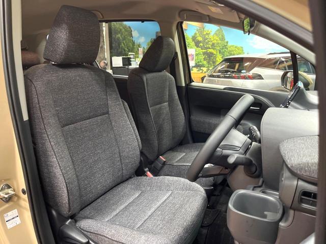 シエンタ ハイブリッドＺ　両側電動ドア　全周囲カメラ　衝突被害軽減システム　レーダークルーズ　禁煙車　ドラレコ　コーナーセンサー　スマートキー　ＬＥＤヘッド　ビルトインＥＴＣ　純正１５インチアルミ　オートハイビーム（8枚目）