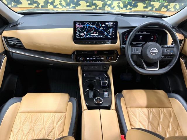 エクストレイル G e-4ORCE 禁煙車 12型ナビ 全周囲カメラ インテリジェントルームミラー タンナッパ革シート パワーバックドア プロパイロット AC100V電源 シートヒーター ステアリングヒーター シルバールーフレール(2枚目)