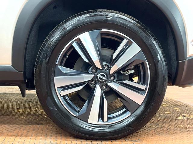 エクストレイル G e-4ORCE 禁煙車 12型ナビ 全周囲カメラ インテリジェントルームミラー タンナッパ革シート パワーバックドア プロパイロット AC100V電源 シートヒーター ステアリングヒーター シルバールーフレール(52枚目)