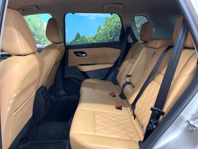 エクストレイル G e-4ORCE 禁煙車 12型ナビ 全周囲カメラ インテリジェントルームミラー タンナッパ革シート パワーバックドア プロパイロット AC100V電源 シートヒーター ステアリングヒーター シルバールーフレール(54枚目)