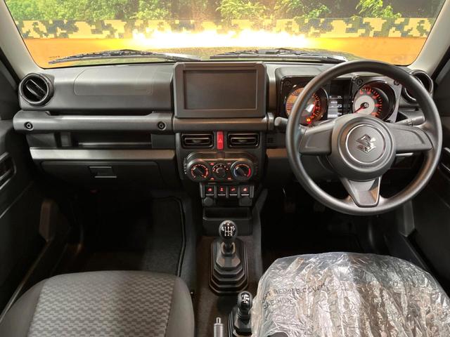 ジムニー ＸＧ　届出済未使用車　４ＷＤ　５ＭＴ　スズキセーフティサポート　車線逸脱警報　コーナーセンサー　オートライト　ダウンヒルアシスト　横滑り防止装置　キーレスキー　盗難防止装置　アイドリングストップ（2枚目）