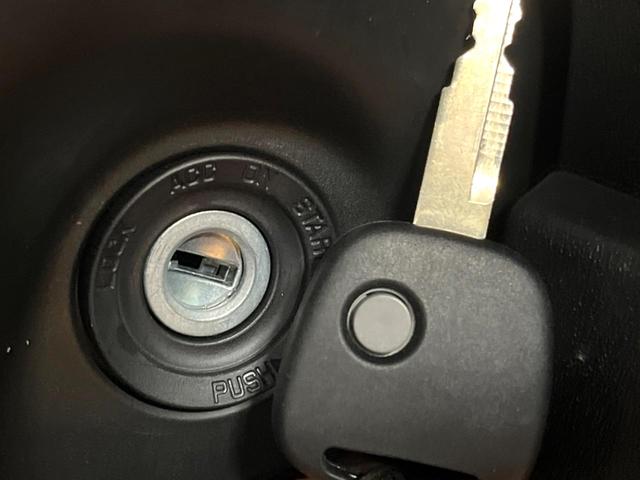 ジムニー ＸＧ　届出済未使用車　４ＷＤ　５ＭＴ　スズキセーフティサポート　車線逸脱警報　コーナーセンサー　オートライト　ダウンヒルアシスト　横滑り防止装置　キーレスキー　盗難防止装置　アイドリングストップ（7枚目）