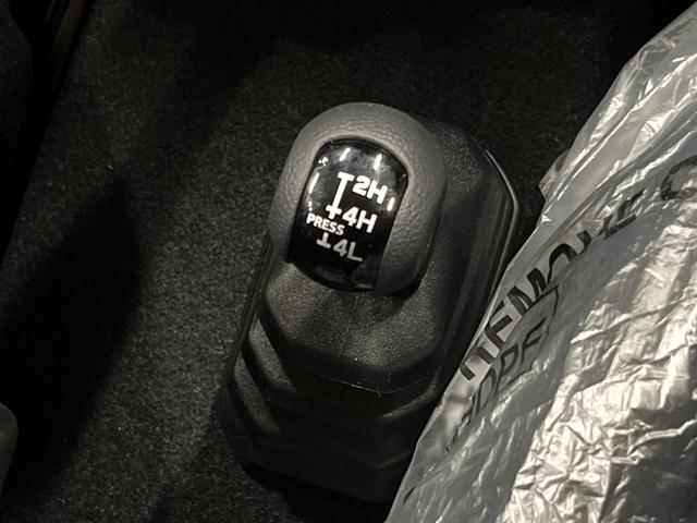 ジムニー ＸＧ　届出済未使用車　４ＷＤ　５ＭＴ　スズキセーフティサポート　車線逸脱警報　コーナーセンサー　オートライト　ダウンヒルアシスト　横滑り防止装置　キーレスキー　盗難防止装置　アイドリングストップ（32枚目）