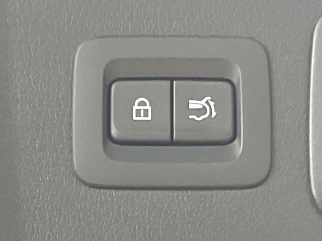 ＣＸ－６０ ２５Ｓ　エクスクルーシブモード　ＢＯＳＥサウンド　１２型ナビ　全周囲カメラ　禁煙車　黒革シート　シートエアコン　パワーバックドア　衝突軽減　レーダークルーズ　ブラインドスポットモニター　ヘッドアップディスプレイ　純正２０アルミ（8枚目）