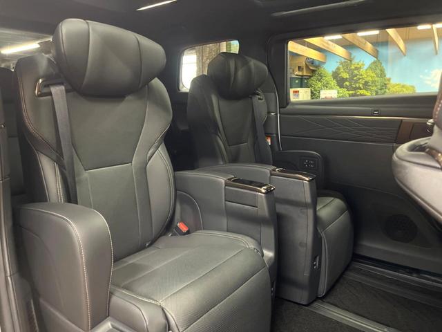 アルファード Ｚ　モデリスタエアロ　ムーンルーフ　後席モニター　１４型ナビ　全周囲カメラ　シグネチャーイルミブレード　両側電動ドア　レーダークルーズ　ブラインドスポットモニター　禁煙車　電動リアゲート　レザーシート（10枚目）