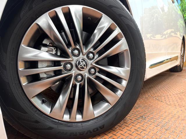 アルファード Ｚ　モデリスタエアロ　ムーンルーフ　後席モニター　１４型ナビ　全周囲カメラ　シグネチャーイルミブレード　両側電動ドア　レーダークルーズ　ブラインドスポットモニター　禁煙車　電動リアゲート　レザーシート（13枚目）