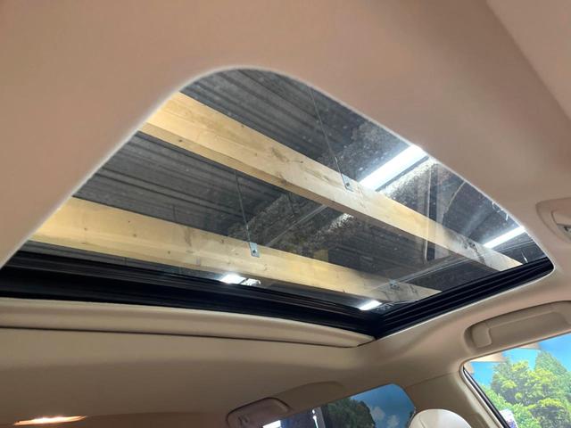 ランドクルーザープラド ＴＸ　Ｌパッケージ　サンルーフ　メーカーナビ　全周囲カメラ　７人乗り　ブラインドスポットモニター　ブラックルーフレール　フルセグＴＶ　禁煙車　シートエアコン　セーフティセンス　レーダークルーズ　クリアランスソナー　ＥＴＣ（3枚目）