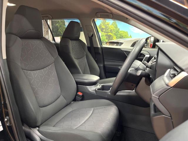 ＲＡＶ４ ハイブリッドＸ　４ＷＤ　禁煙車　８型ディスプレイ　バックカメラ　フルセグ　ＡＣ１００Ｖ電源　セーフティセンス　レーダークルーズ　クリアランスソナー　純正１７アルミ　ＬＥＤヘッド　ルーフレール　ＥＴＣ　オートハイビーム（8枚目）