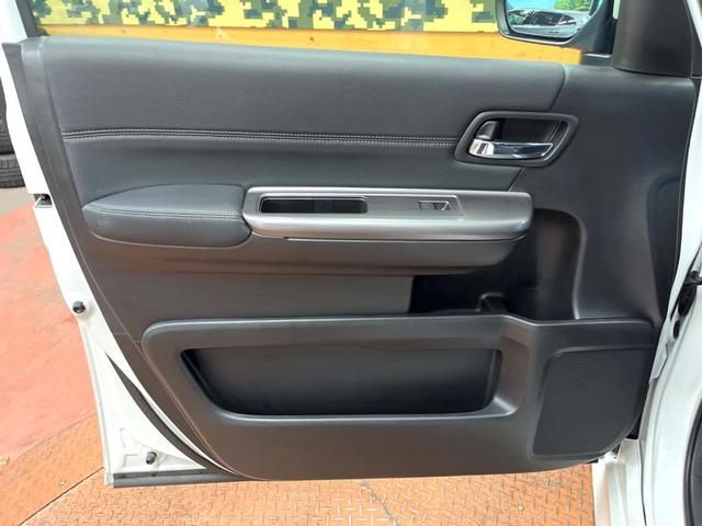 ステップワゴンスパーダ スパーダハイブリッド　Ｇ・ＥＸ　ホンダセンシング　禁煙車　後席モニター　９型ナビ　全周囲カメラ　両側電動ドア　ホンダセンシング　シートヒーター　ＡＣ１００Ｖ電源　わくわくゲート　レーダークルーズ　純正１６インチアルミ　ＬＥＤヘッド　フルセグ　ＥＴＣ（56枚目）