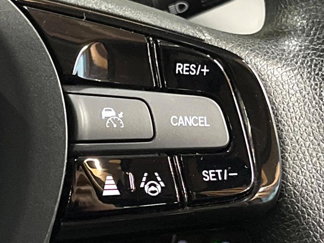 ヴェゼル ｅ：ＨＥＶ　Ｘ　禁煙車　純正ナビ　パドルシフト　バックカメラ　ビルドインＥＴＣ　アダプティブクルーズコントロール　衝突被害軽減システム　ドラレコ　スマートキー　ＬＥＤヘッド　純正１６インチアルミ　オートハイビーム（8枚目）