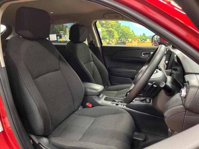 ヴェゼル ｅ：ＨＥＶ　Ｘ　禁煙車　純正ナビ　パドルシフト　バックカメラ　ビルドインＥＴＣ　アダプティブクルーズコントロール　衝突被害軽減システム　ドラレコ　スマートキー　ＬＥＤヘッド　純正１６インチアルミ　オートハイビーム（9枚目）