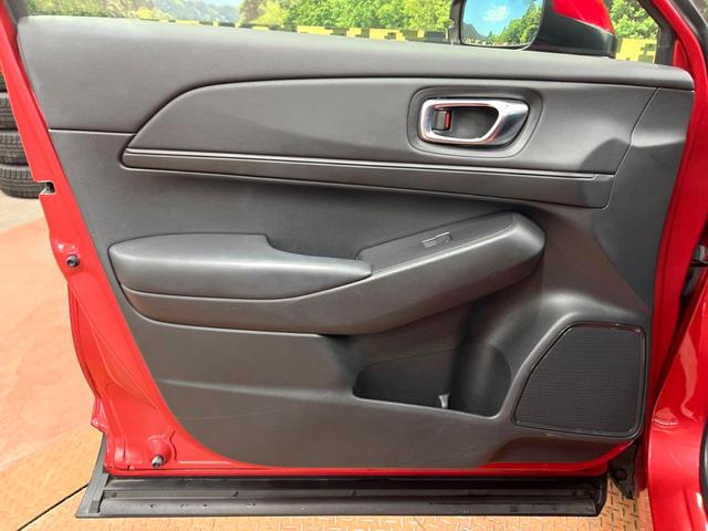 ヴェゼル ｅ：ＨＥＶ　Ｘ　禁煙車　純正ナビ　パドルシフト　バックカメラ　ビルドインＥＴＣ　アダプティブクルーズコントロール　衝突被害軽減システム　ドラレコ　スマートキー　ＬＥＤヘッド　純正１６インチアルミ　オートハイビーム（43枚目）