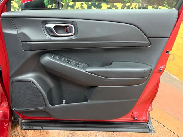 ヴェゼル ｅ：ＨＥＶ　Ｘ　禁煙車　純正ナビ　パドルシフト　バックカメラ　ビルドインＥＴＣ　アダプティブクルーズコントロール　衝突被害軽減システム　ドラレコ　スマートキー　ＬＥＤヘッド　純正１６インチアルミ　オートハイビーム（44枚目）