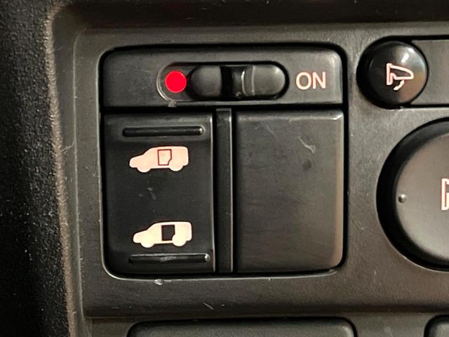 フリード Ｇ　ジャストセレクション　禁煙車　電動スライドドア　ウォークスルー　ＨＩＤヘッド　オートエアコン　ＣＤ　衝突安全ボディ　オートライト　電動格納ミラー（3枚目）