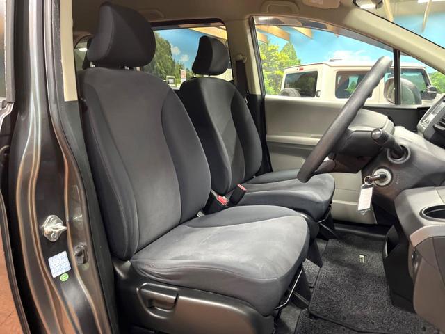 フリード Ｇ　ジャストセレクション　禁煙車　電動スライドドア　ウォークスルー　ＨＩＤヘッド　オートエアコン　ＣＤ　衝突安全ボディ　オートライト　電動格納ミラー（6枚目）