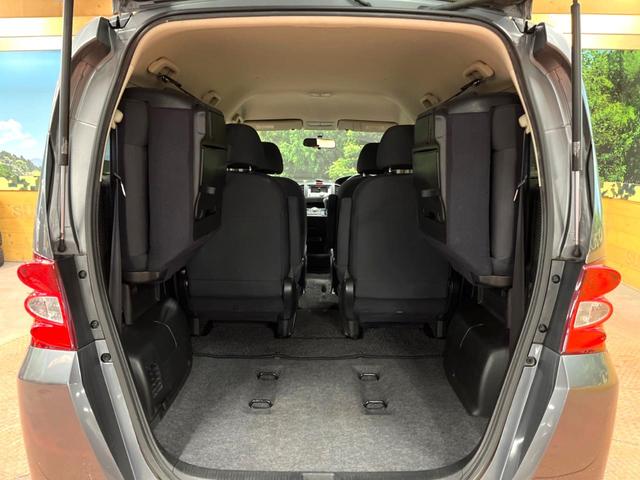 フリード Ｇ　ジャストセレクション　禁煙車　電動スライドドア　ウォークスルー　ＨＩＤヘッド　オートエアコン　ＣＤ　衝突安全ボディ　オートライト　電動格納ミラー（9枚目）