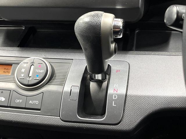 フリード Ｇ　ジャストセレクション　禁煙車　電動スライドドア　ウォークスルー　ＨＩＤヘッド　オートエアコン　ＣＤ　衝突安全ボディ　オートライト　電動格納ミラー（25枚目）