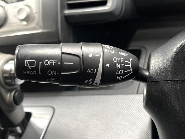 フリード Ｇ　ジャストセレクション　禁煙車　電動スライドドア　ウォークスルー　ＨＩＤヘッド　オートエアコン　ＣＤ　衝突安全ボディ　オートライト　電動格納ミラー（26枚目）