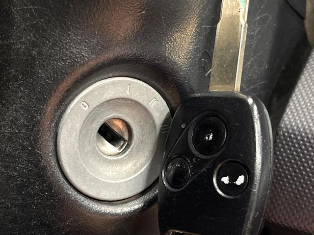 フリード Ｇ　ジャストセレクション　禁煙車　電動スライドドア　ウォークスルー　ＨＩＤヘッド　オートエアコン　ＣＤ　衝突安全ボディ　オートライト　電動格納ミラー（30枚目）