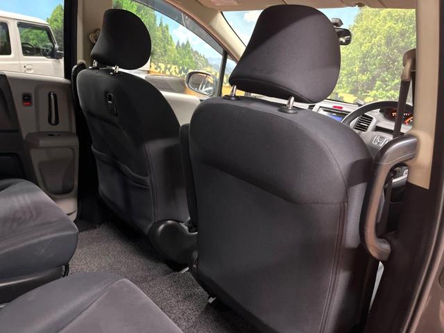 フリード Ｇ　ジャストセレクション　禁煙車　電動スライドドア　ウォークスルー　ＨＩＤヘッド　オートエアコン　ＣＤ　衝突安全ボディ　オートライト　電動格納ミラー（35枚目）