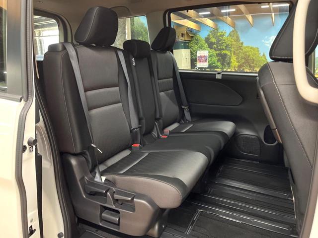 セレナ ハイウェイスターＶ　両側電動スライドドア　純正１１型ナビ　フリップダウンモニター　全周囲カメラ　エマージェンシーブレーキ　プロパイロット　禁煙車　ＬＥＤヘッドライト　インテリジェントパーキングアシスト　Ｂｌｕｅｔｏｏｔｈ（10枚目）