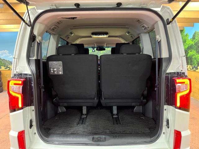 デリカD:5 アーバンギア Pエディション 禁煙車 4WD ディーゼル(軽油) 両側電動ドア 純正SDナビ 後席モニター サイドステップ ETC レーダークルーズ 電動リアゲート パワーシート ドラレコ コーナーセンサー スマートキー(12枚目)